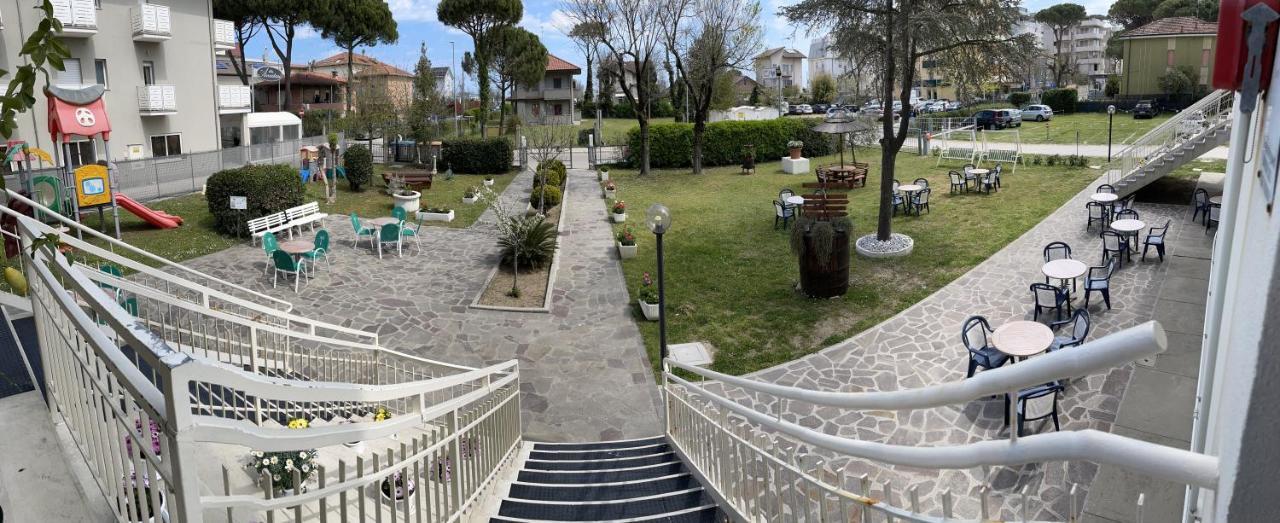 Hotel Amedea แชร์เวีย ภายนอก รูปภาพ