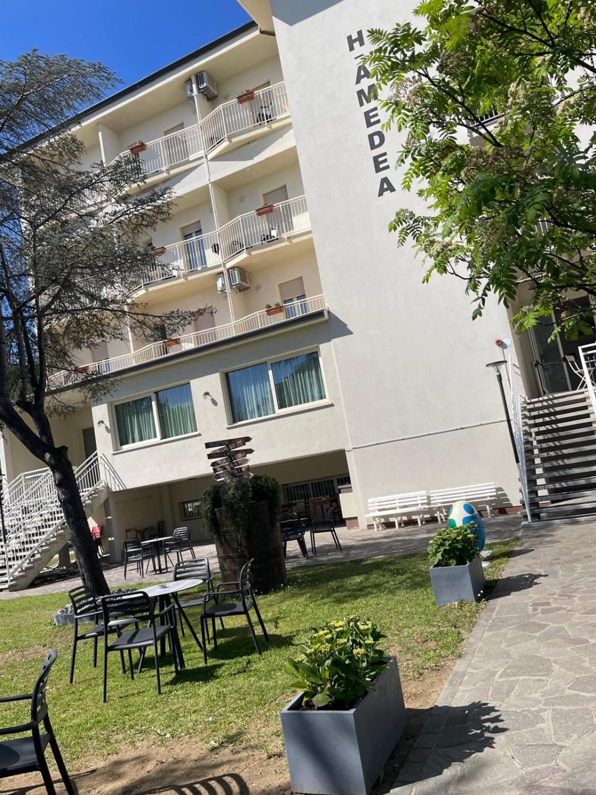 Hotel Amedea แชร์เวีย ภายนอก รูปภาพ